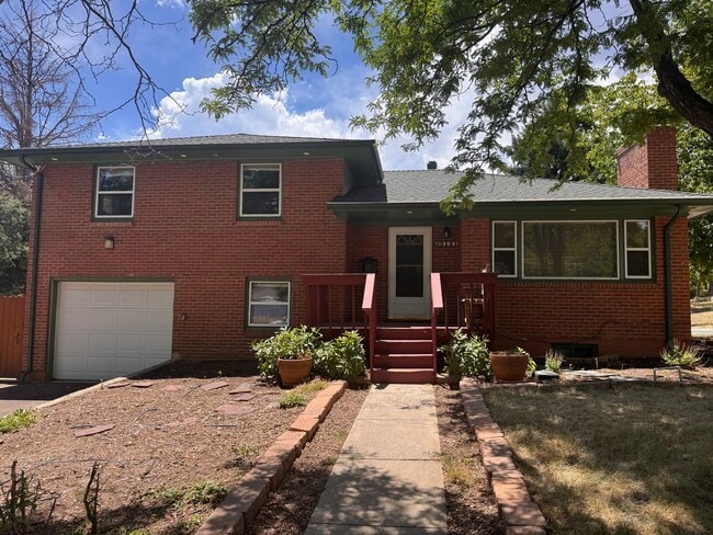 Building Photo - 3131 W Platte Ave