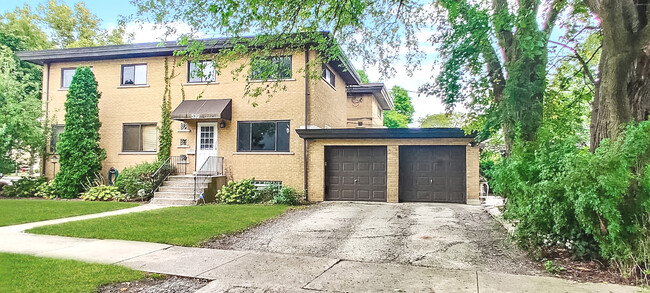 Photo - 539 N Ashland Ave Townhome