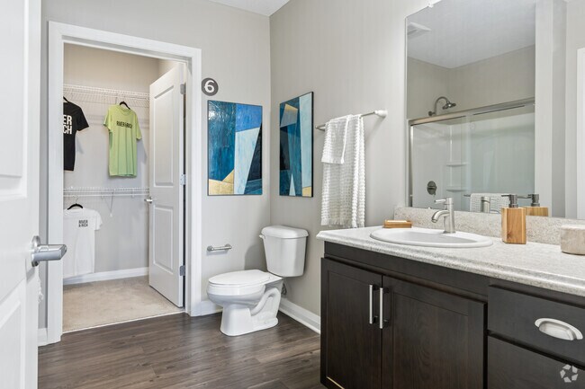 2BR, 2BA - 1,021SF - Bathroom