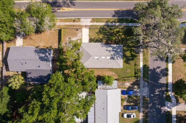 Photo - 828 Ballard St