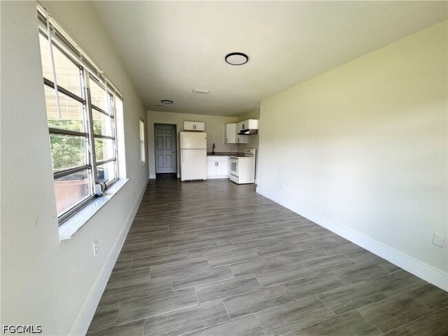 Building Photo - 559 Wood Ave