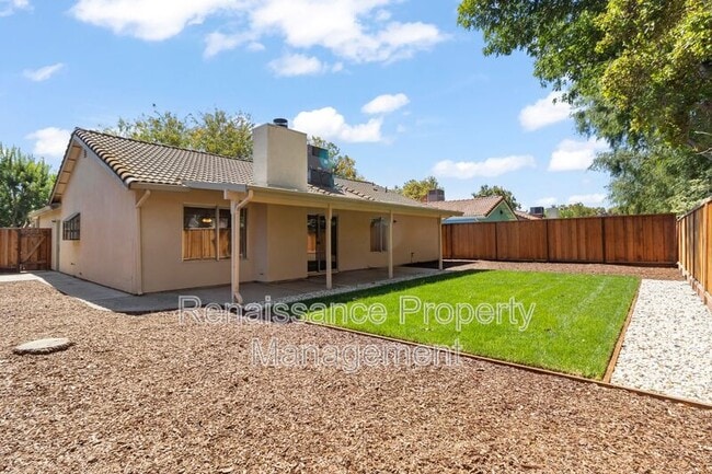 445 W Deerwood Ln