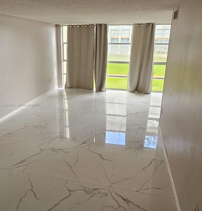 Photo - 801 Three Islands Boulevard Unidad 107