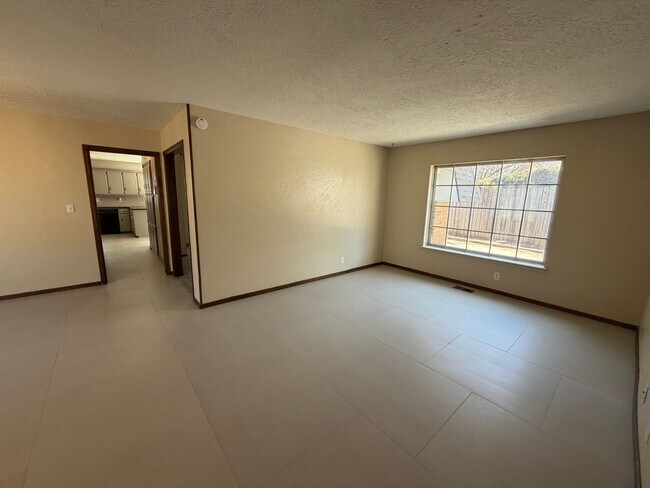 Photo - Beautiful 3bed/2.5bath Updated Westside Norman Home Available for Rent!