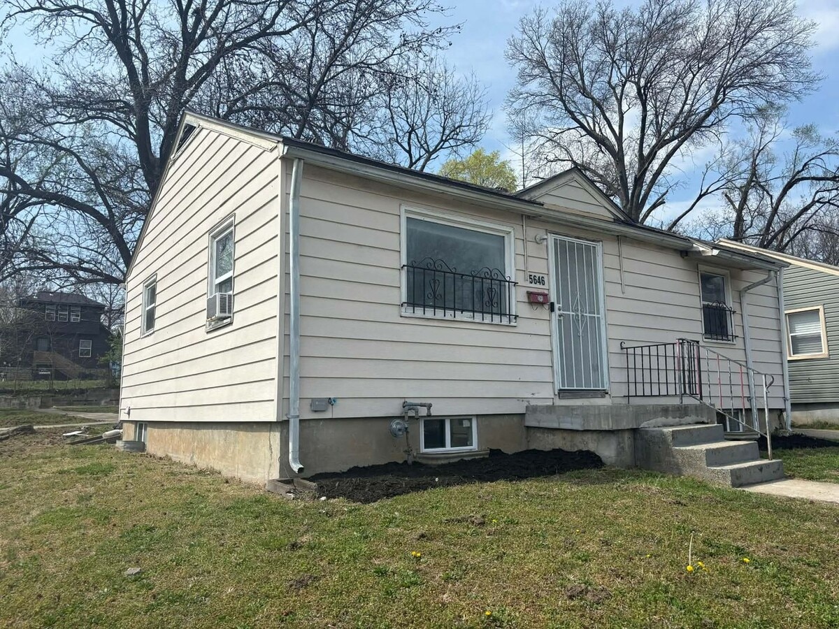 Photo - 5646 Wabash Ave