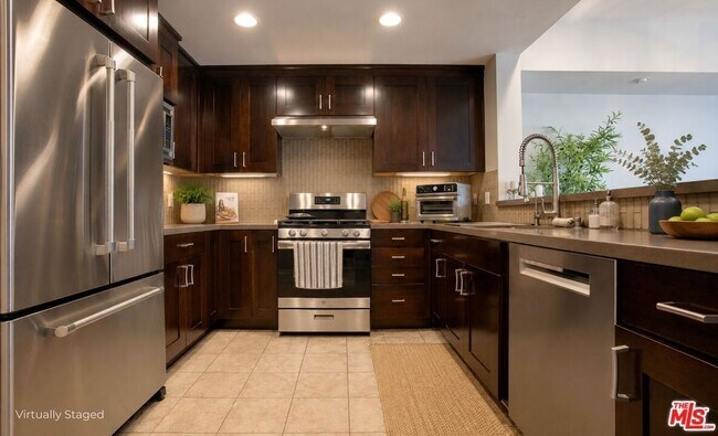1430 S Beverly Glen Blvd Unidad 303