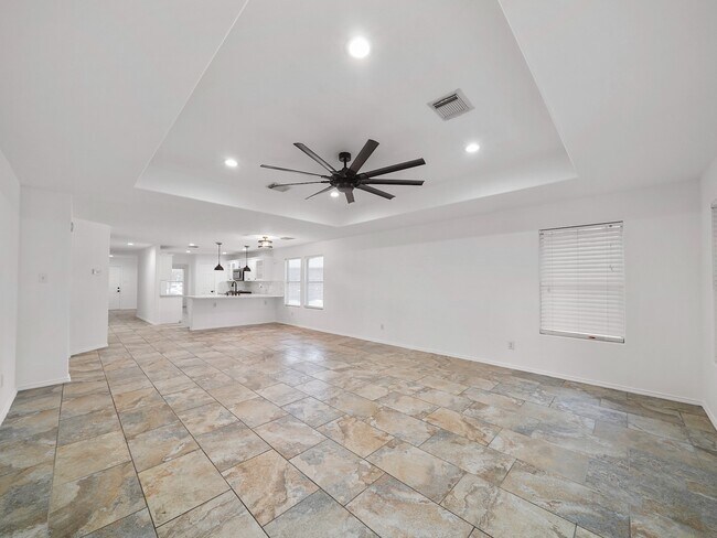 1011 Backland Ct
