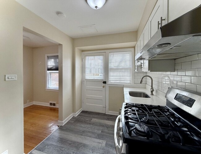 Photo - HOME SWEET HOME! 2 Bed / 1 Bath Townhome Available in Oak Park!