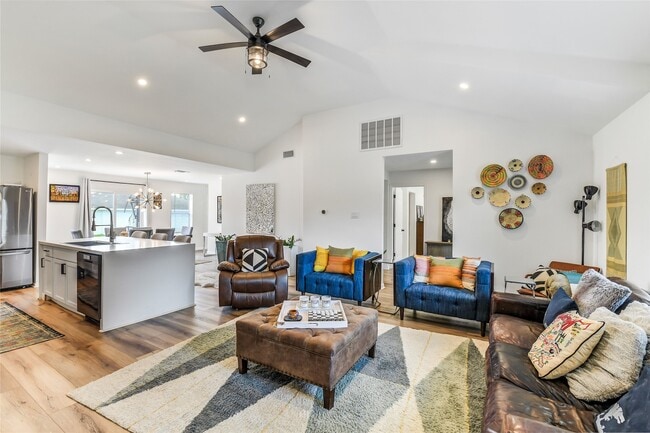 Photo - 2550 Roy Cir