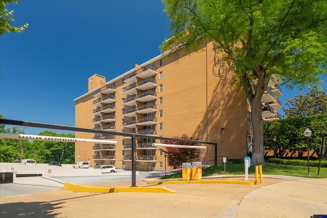 Building Photo - Sophisticated High-Rise Living in Prime Arlington Location Unit #1209