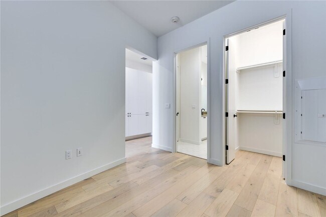 Photo - 800 Embassy Dr Unidad 416