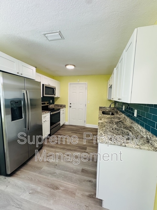 Photo - 811 21st St S