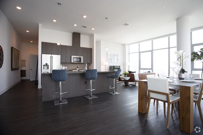 2BR, 2BA-1665 SF