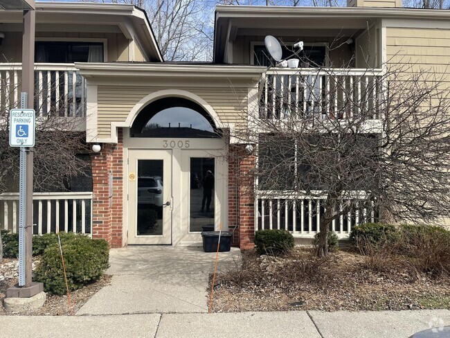 Building Photo - 3005 Fernwood Ave Unit 103 Rental