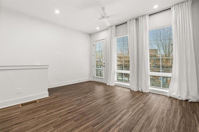 Photo - 1274 Longreen Ter NW Unit 8