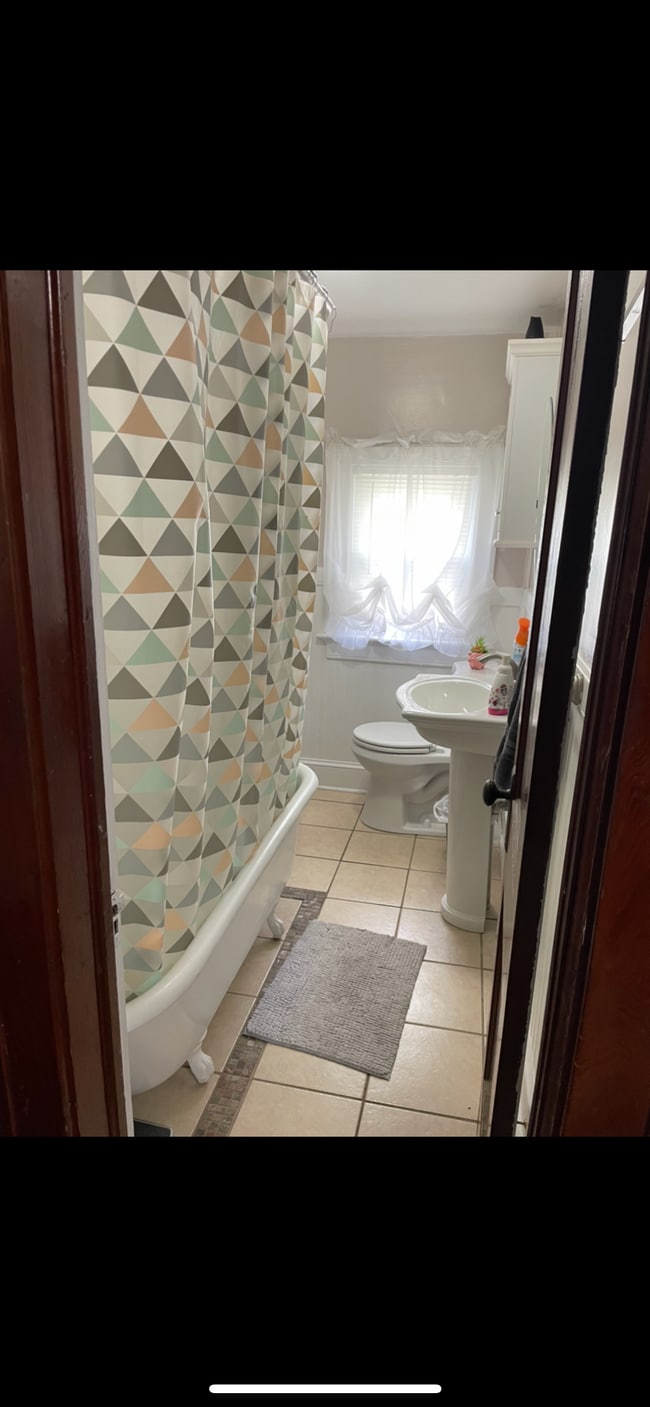 Photo - 24 Utica Ave Unidad 3