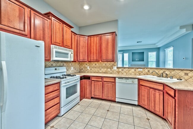 Photo - 220 Lorryn Ln
