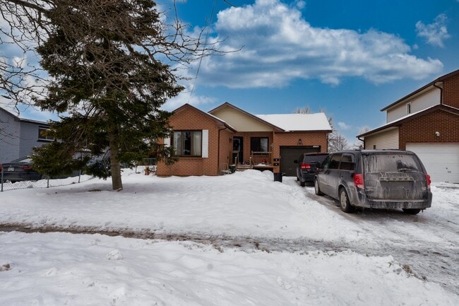 Building Photo - Stylish 2 Bedroom Basement Suite – All Uti... Unit 2