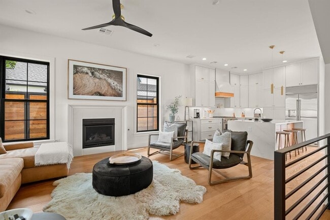 Photo - 2005 E 8th St