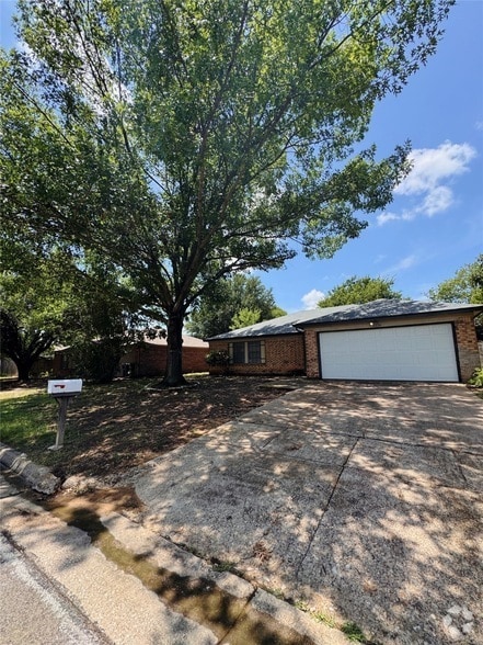 Building Photo - 6226 Big Springs Dr Rental