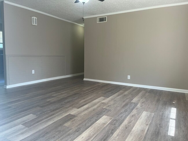 Photo - Spacious 4 bedroom 1.5 bath house