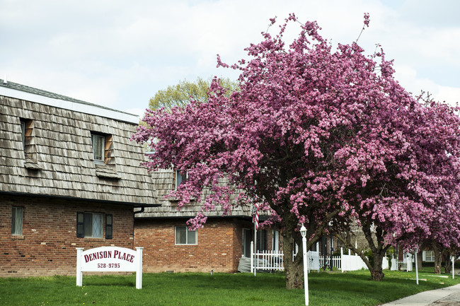 Denison Place - Denison Place Apartments