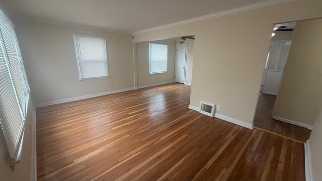 Photo - 1410 Akron Dr