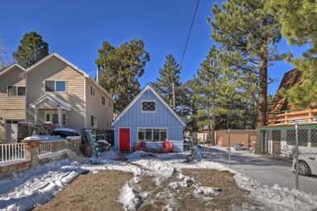 Photo - 2 Bedroom Lodge- Pet Friendly- Fenced Yard