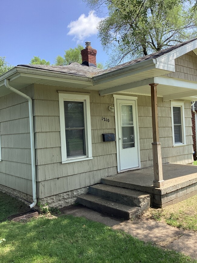 Photo - 1210 Emerson Ave