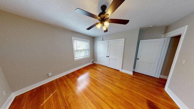 3924 Warwick