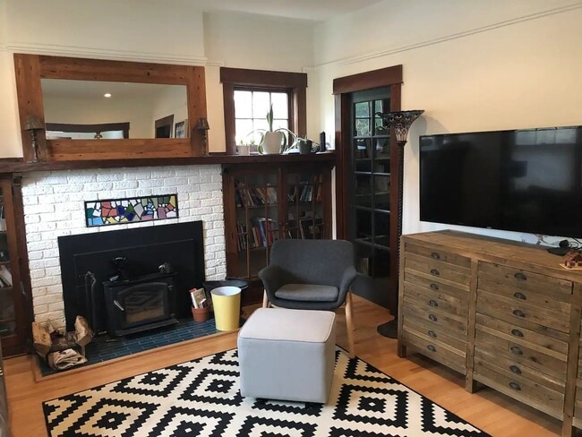 1043 Lincoln Pl Unidad N/A