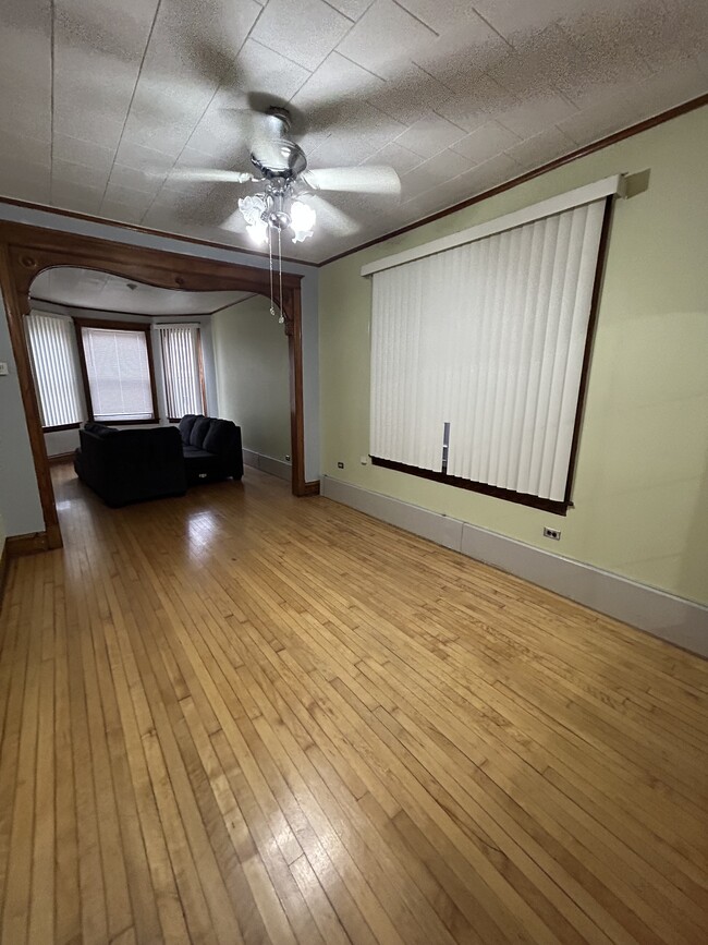 3149 W 42nd Pl Unidad 1st floor