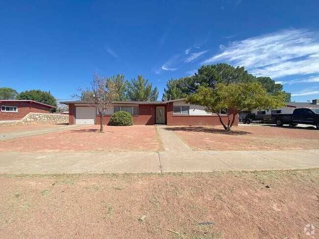 Building Photo - West El Paso 4 bed refrig A/C Home!