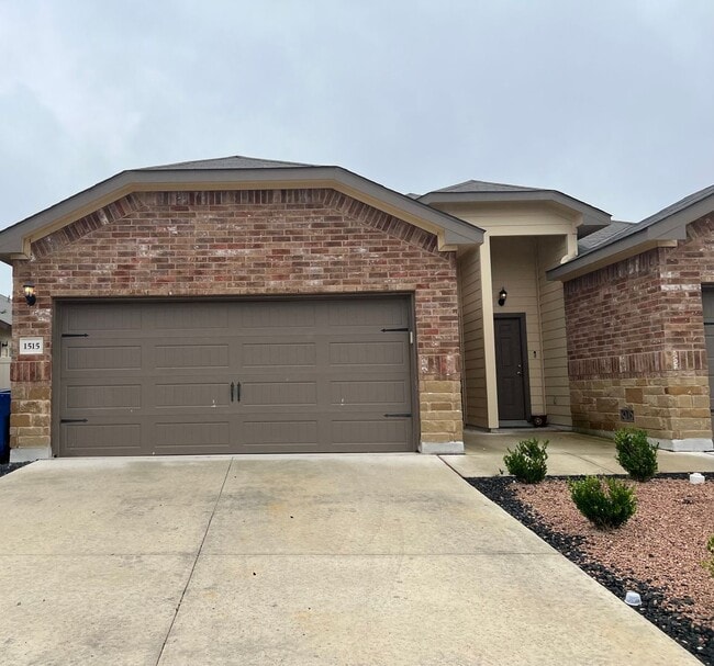 Seguin Duplex Available Now - Seguin Duplex Available Now Casa Adosada