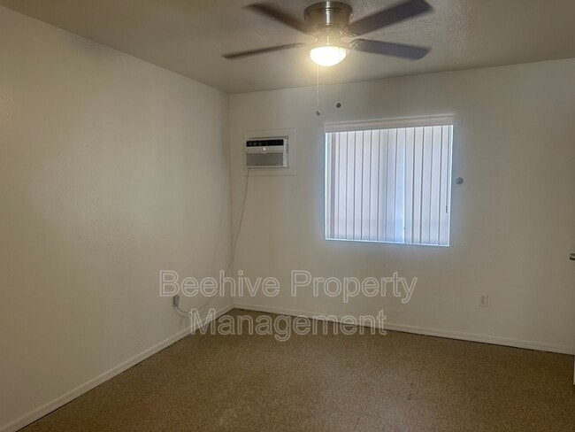 1102 E Polk St