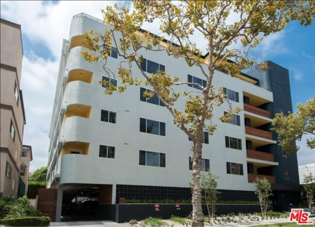 Photo - 131 S Maple Dr Unit 104