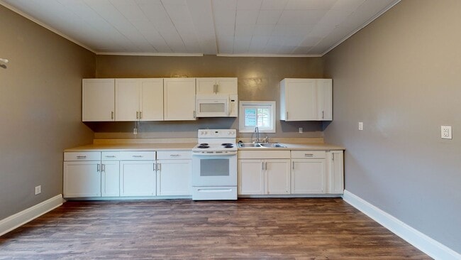 Photo - 33 Westminster Ave Unit Upper