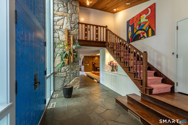 Photo - 250 Westledge Dr