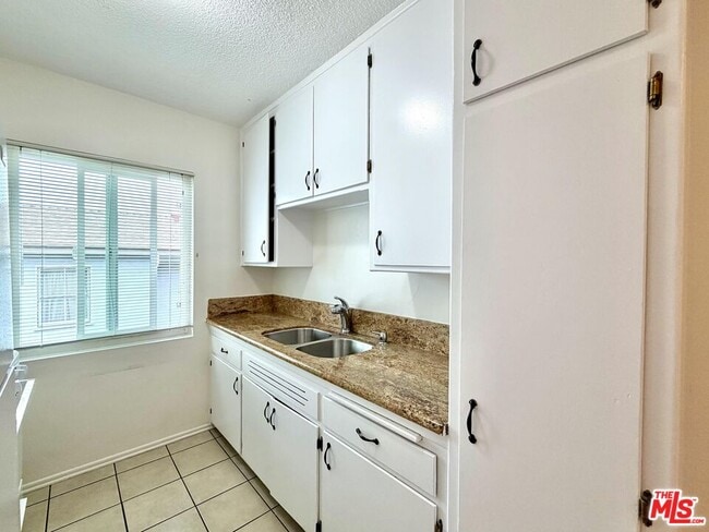 Photo - 1346 Cochran Ave Unit 7