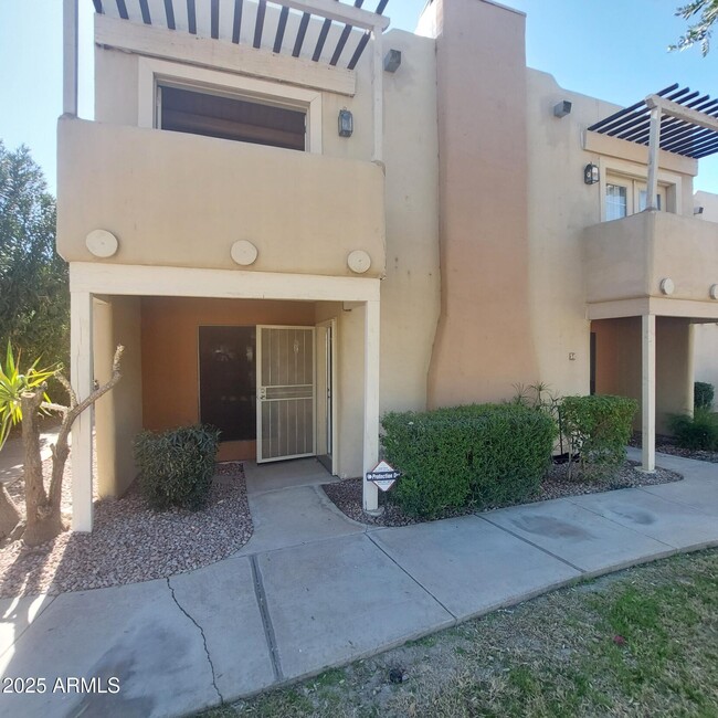 Photo - 1425 E Desert Cove Ave Townhome