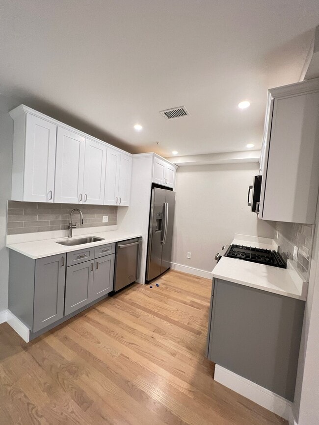 Building Photo - 230 Tremont St Unit 2 Rental