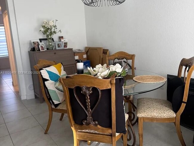 Photo - 493 NE 4th St