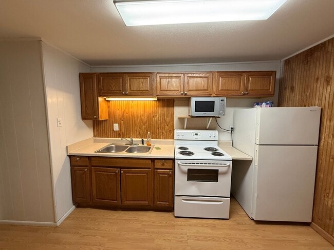 Building Photo - 612 College Rd Unit 2