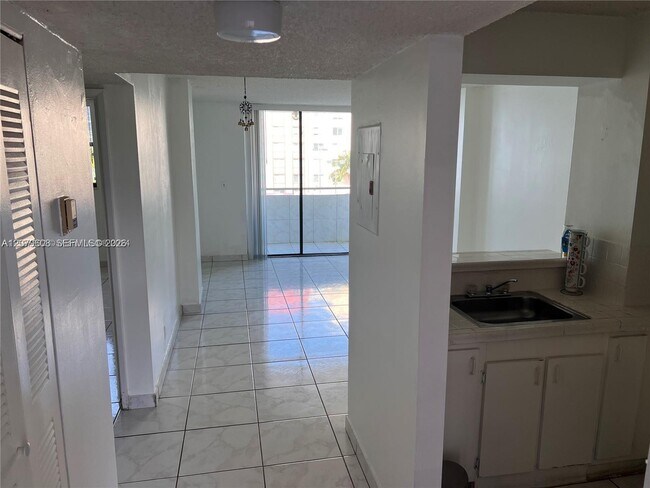 Photo - 546 SW 1st St Unit 611