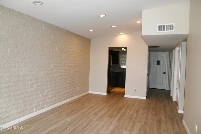 Photo - 3066 N 32nd St Unidad 373