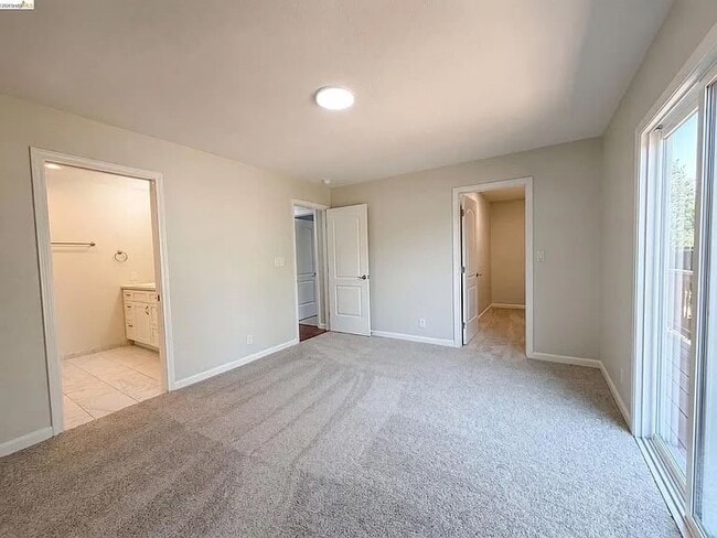 Photo - 1087 Fox Meadow Way