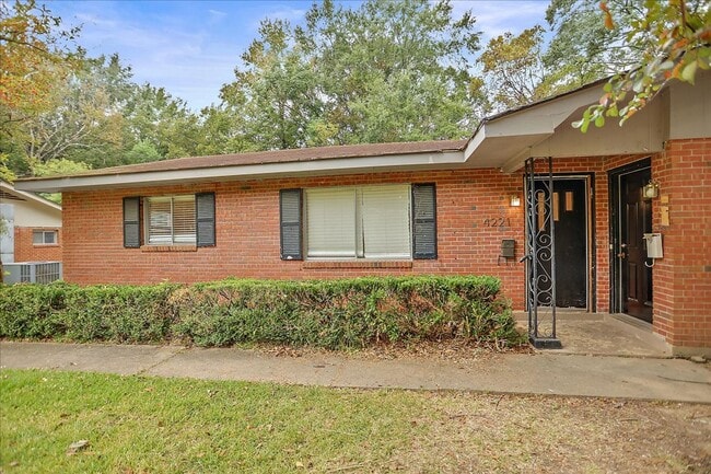 Building Photo - 4221/4223 Hawthorne Court Unit 4221