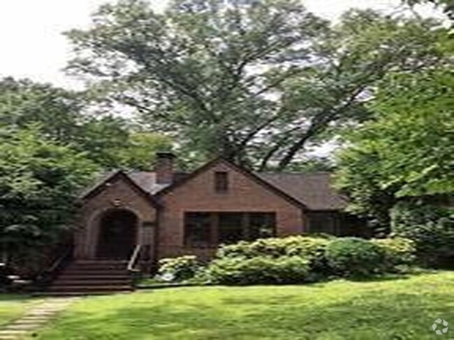 Building Photo - 207 Springdale Dr NE Rental
