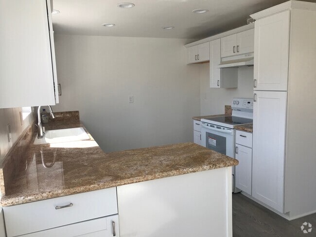 Building Photo - 2016 Ruhland Ave Unit # D Rental