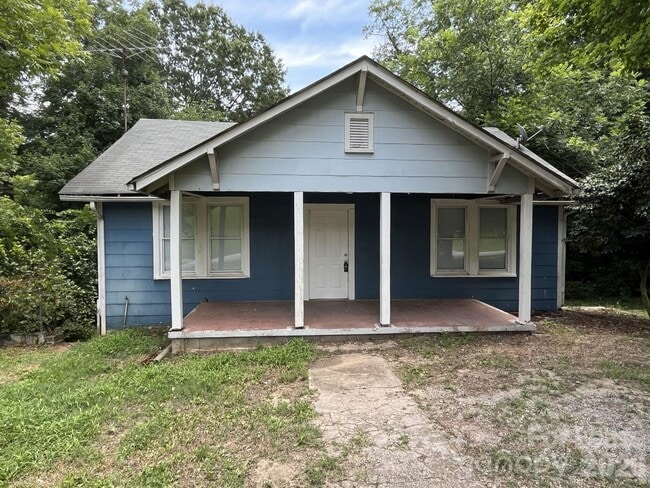 975 Old Charlotte Rd SW